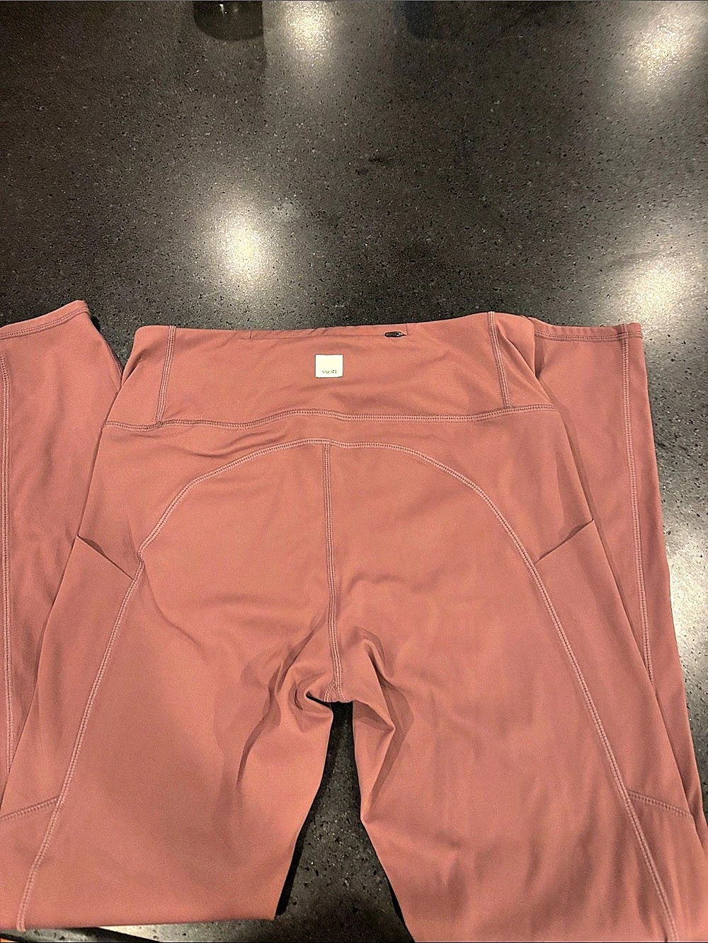Vuori Daily Pocket Legging Brown / Burgundy Small